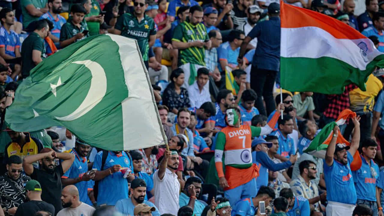 IND vs PAK: ಡಿ.10 ರಂದು ಭಾರತ- ಪಾಕಿಸ್ತಾನ ನಡುವೆ ಕ್ರಿಕೆಟ್ ಕದನ; ಪಂದ್ಯ ಎಷ್ಟು ಗಂಟೆಗೆ ಆರಂಭ? IND vs PAK: ಡಿ.10 ರಂದು ಭಾರತ- ಪಾಕಿಸ್ತಾನ ನಡುವೆ ಕ್ರಿಕೆಟ್ ಕದನ; ಪಂದ್ಯ ಎಷ್ಟು ಗಂಟೆಗೆ ಆರಂಭ?