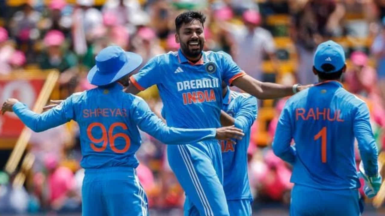 ಭಾರತ ಮತ್ತು ದಕ್ಷಿಣ ಆಫ್ರಿಕಾ ನಡುವಿನ ಏಕದಿನ ಸರಣಿಯ ಮೊದಲ ಪಂದ್ಯವನ್ನು ರಾಹುಲ್ ಪಡೆ ಸುಲಭವಾಗಿ ಗೆದ್ದು ಬೀಗಿದೆ. ಈ ನಡುವೆ ಟೀಂ ಇಂಡಿಯಾ ಪಾಳಯದಿಂದ ಬಿಗ್ ನ್ಯೂಸ್ ಒಂದು ಹೊರಬಿದ್ದಿದೆ.