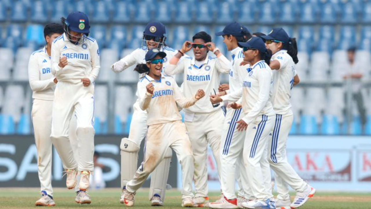 IND vs AUS: ಆಸೀಸ್ಗೆ ತಕ್ಕ ಪ್ರತ್ಯುತ್ತರ; ಮೊದಲ ಟೆಸ್ಟ್ನಲ್ಲಿ ಭಾರತಕ್ಕೆ ಮೇಲುಗೈ IND vs AUS: ಆಸೀಸ್ಗೆ ತಕ್ಕ ಪ್ರತ್ಯುತ್ತರ; ಮೊದಲ ಟೆಸ್ಟ್ನಲ್ಲಿ ಭಾರತಕ್ಕೆ ಮೇಲುಗೈ