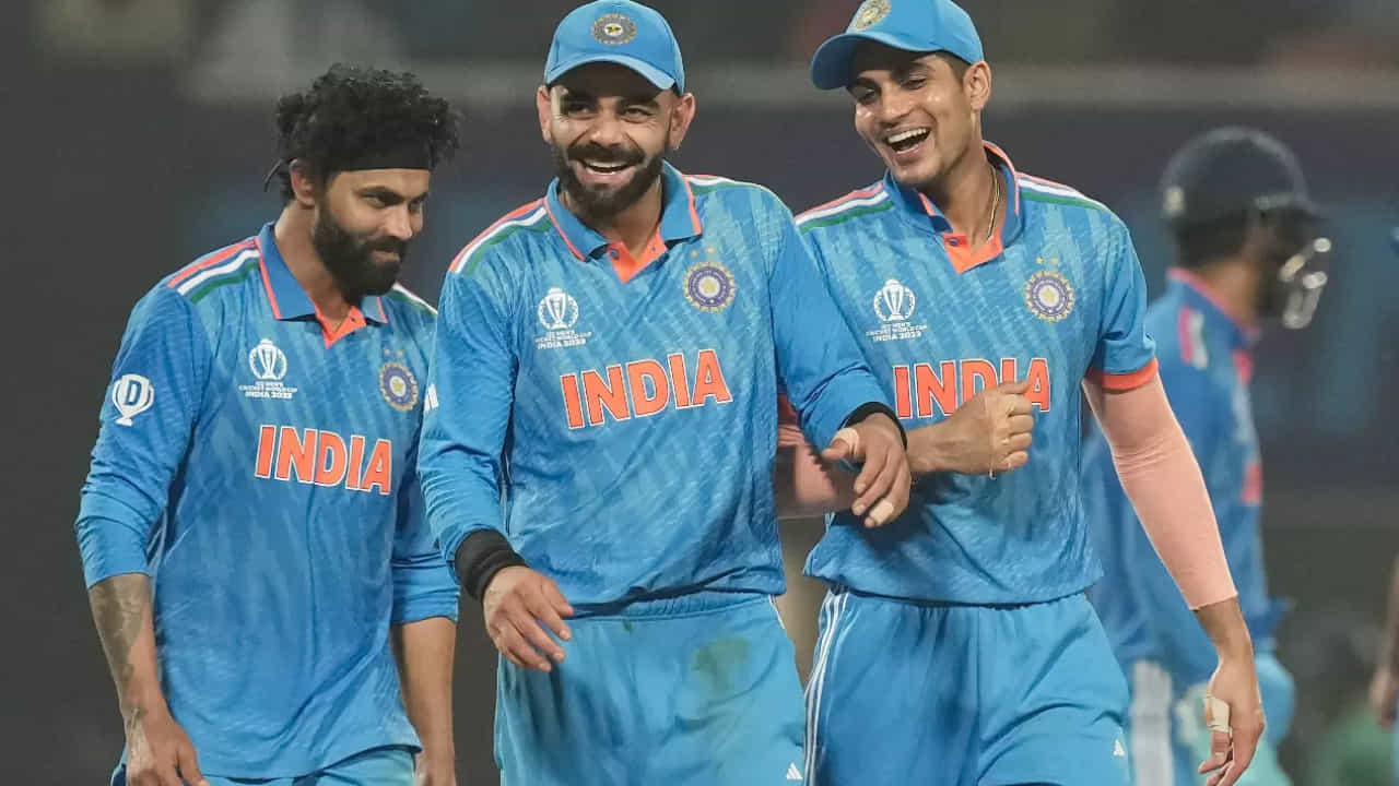 ದಕ್ಷಿಣ ಆಫ್ರಿಕಾದಲ್ಲಿ ಎಲ್ಲಾ ಮೂರು ಮಾದರಿಗಳ ಸರಣಿಯನ್ನು ಆಡಲು ಭಾರತೀಯ ಕ್ರಿಕೆಟ್ ತಂಡವು ಡಿಸೆಂಬರ್ 6 ರಂದು ಡರ್ಬನ್ ತೆರಳಿತು. ಆದರೆ, ಇನ್ನೂ ಕೆಲವು ಆಟಗಾರರು ತಂಡದೊಂದಿಗೆ ಪ್ರಯಾಣ ಬೆಳೆಸಿಲ್ಲ. ಇದರಲ್ಲಿ ಟಿ20 ಸರಣಿಯಲ್ಲಿ ಉಪನಾಯಕರಾಗಿದ್ದ ರವೀಂದ್ರ ಜಡೇಜಾ ಮತ್ತು ಶುಭ್ಮನ್ ಗಿಲ್ ಕೂಡ ಸೇರಿದ್ದಾರೆ.