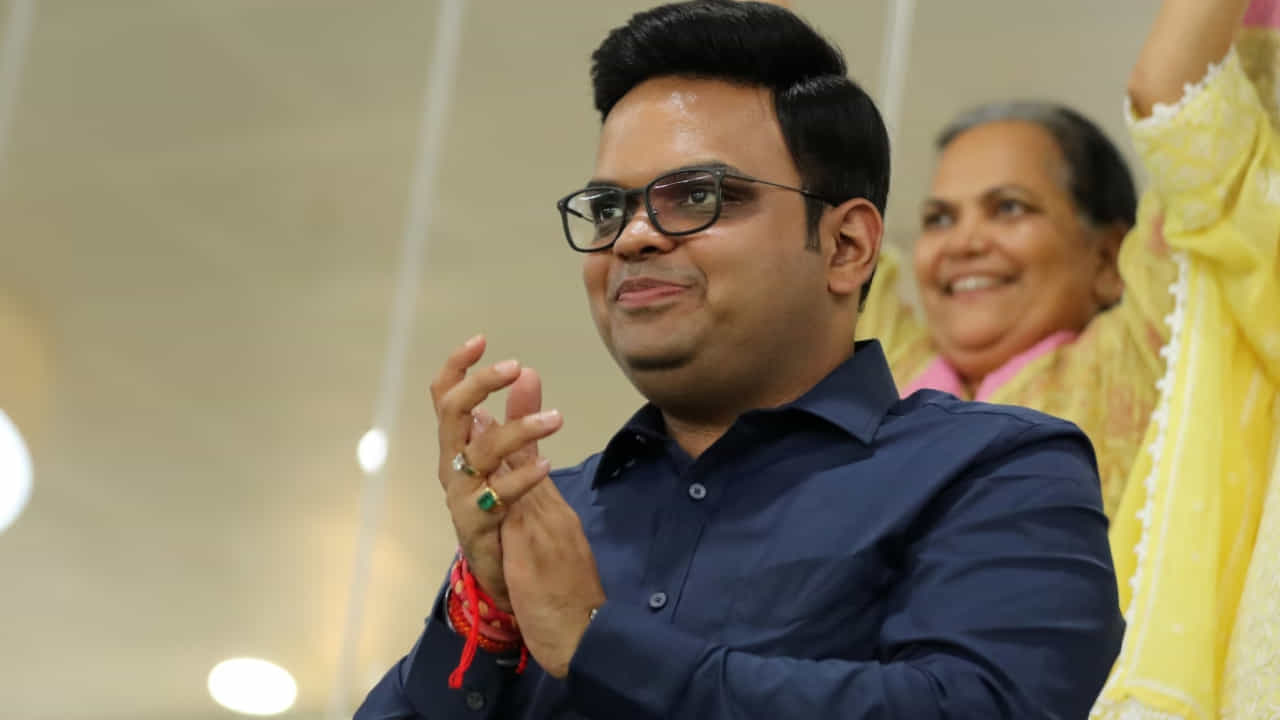 ಸಾಲು ಸಾಲು ಸವಾಲುಗಳ ನಡುವೆಯೂ ಏಷ್ಯಾಕಪ್ ಹಾಗೂ ಏಕದಿನ ವಿಶ್ವಕಪ್ ಅನ್ನು ಅತ್ಯಂತ ಯಶಸ್ವಿಯಾಗಿ ನಡೆಸಿದೆ ಬಿಸಿಸಿಐ ಕಾರ್ಯದರ್ಶಿ ಜಯ್ ಶಾ ಅವರಿಗೆ 2023ರ ವರ್ಷದ ಕ್ರೀಡಾ ಉದ್ಯಮ ನಾಯಕ ಪ್ರಶಸ್ತಿ (Sports Business Leader of the Year) ನೀಡಿ ಗೌರವಿಸಲಾಗಿದೆ.