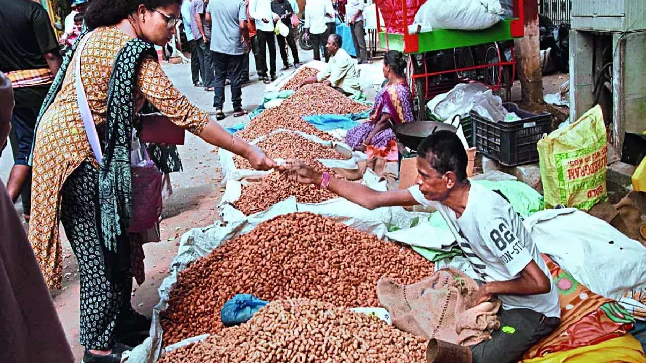 BBMP Officers sized 200 kg plastic in kadalekai parishe