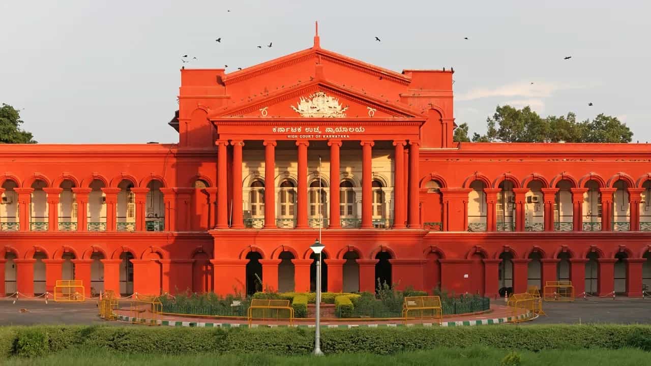 ಗೋಕರ್ಣ ಮಹಾಬಲೇಶ್ವರ ದೇಗುಲ ಆಡಳಿ ನಿರ್ವಹಣೆ ವಿವಾದ: ರಾಜ್ಯ ಸರ್ಕಾರ ಆದೇಶ ರದ್ದುಗೊಳಿಸಿದ ಹೈಕೋರ್ಟ್ ಗೋಕರ್ಣ ಮಹಾಬಲೇಶ್ವರ ದೇಗುಲ ಆಡಳಿ ನಿರ್ವಹಣೆ ವಿವಾದ: ರಾಜ್ಯ ಸರ್ಕಾರ ಆದೇಶ ರದ್ದುಗೊಳಿಸಿದ ಹೈಕೋರ್ಟ್