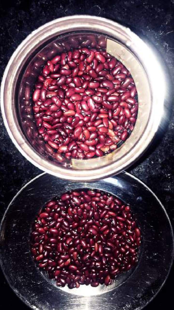ಕಿಡ್ನಿ ಬೀನ್ಸ್ ತಾಮ್ರ, ಕಬ್ಬಿಣ, ಮ್ಯಾಂಗನೀಸ್, ರಂಜಕ, ವಿಟಮಿನ್ ಬಿ 1 ಮತ್ತು ಫೋಲೇಟ್‌ನಂತಹ ಖನಿಜಗಳ ಅತ್ಯುತ್ತಮ ಮೂಲವಾಗಿದೆ. ಇದರಲ್ಲಿ ಸಕ್ಕರೆ ಅಂಶ ಕಡಿಮಯಿದ್ದು, ಫೈಬರ್‌ ಅಂಶ ಹೆಚ್ಚಾಗಿರುತ್ತದೆ. ರಕ್ತದಲ್ಲಿನ ಸಕ್ಕರೆಯನ್ನು ನಿಯಂತ್ರಿಸುವುದು, ಕೊಲೆಸ್ಟ್ರಾಲ್ ಕಡಿಮೆ ಮಾಡುವುದು ಮತ್ತು ರೋಗನಿರೋಧಕ ಶಕ್ತಿಯನ್ನು ಹೆಚ್ಚಿಸುತ್ತದೆ.