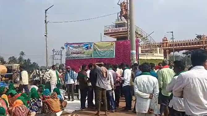 ಜಮೀನಿನ ಹಕ್ಕು ಪತ್ರಕ್ಕಾಗಿ 9 ಗ್ರಾಮಗಳ ರೈತರ ಪ್ರತಿಭಟನೆ ತಾತ್ಕಾಲಿಕ ವಾಪಸ್