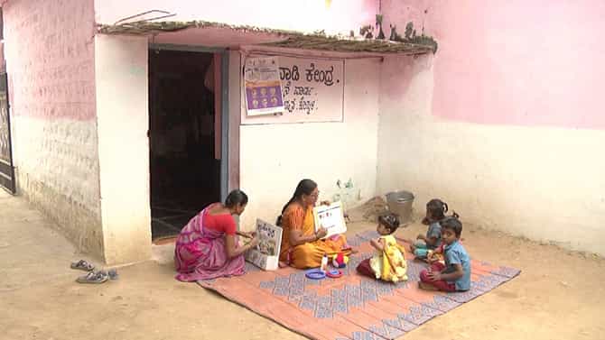 ಕೊಪ್ಪಳ: ಪದೇ ಪದೇ ಉದುರಿ ಬೀಳುತ್ತಿದೆ ಅಂಗನವಾಡಿಯ ಮೇಲ್ಛಾವಣಿ ಸಿಮೆಂಟ್