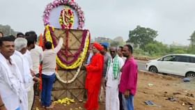 ಹೊಳಲ್ಕೆರೆ ರಿಂಗ್ ರೋಡ್ ಮಧ್ಯೆ ಶ್ರೀ ಕೃಷ್ಣ ವಿಗ್ರಹ ಸ್ಥಾಪನೆ ಹೊಳಲ್ಕೆರೆ ರಿಂಗ್ ರೋಡ್ ಮಧ್ಯೆ ಶ್ರೀ ಕೃಷ್ಣ ವಿಗ್ರಹ ಸ್ಥಾಪನೆ