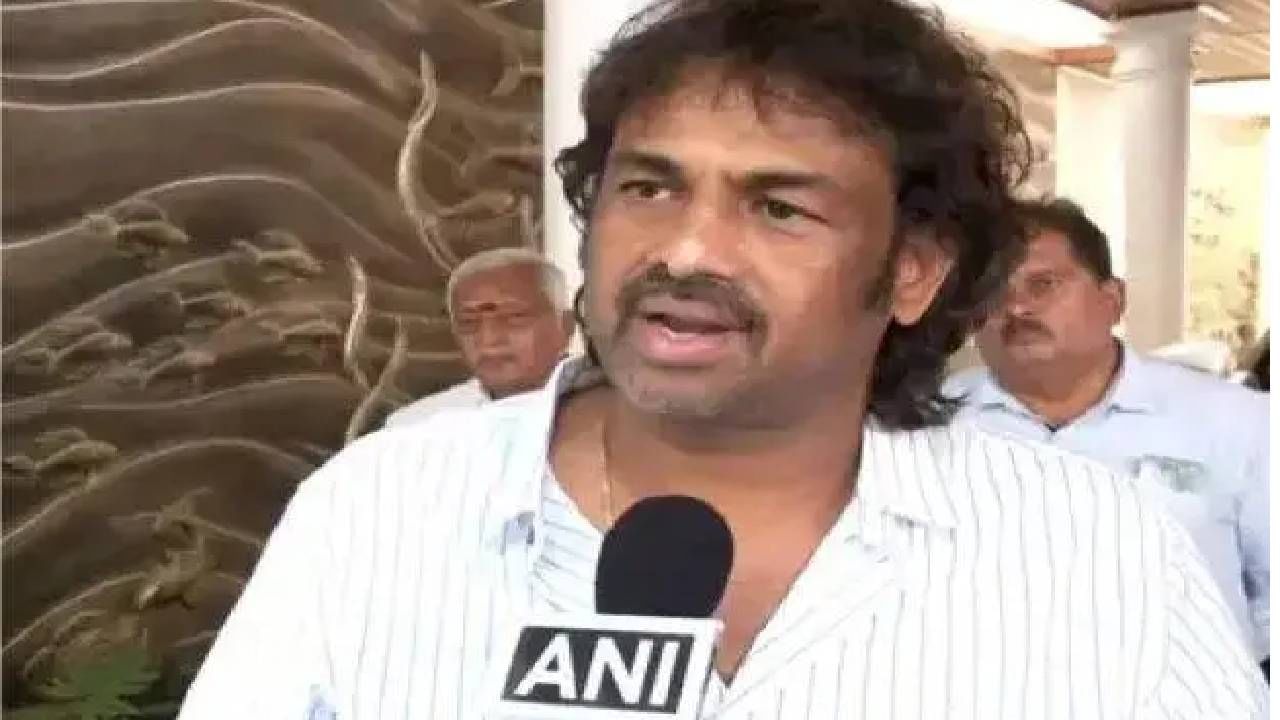 ಚೆಕ್ ಬೌನ್ಸ್ ಕೇಸ್: ಸಚಿವ ಮಧು ಬಂಗಾರಪ್ಪಗೆ ದಂಡ ವಿಧಿಸಿದ ಕೋರ್ಟ್, ಕಟ್ಟದಿದ್ದರೆ ಜೈಲು ಶಿಕ್ಷೆ ಚೆಕ್ ಬೌನ್ಸ್ ಕೇಸ್: ಸಚಿವ ಮಧು ಬಂಗಾರಪ್ಪಗೆ ದಂಡ ವಿಧಿಸಿದ ಕೋರ್ಟ್, ಕಟ್ಟದಿದ್ದರೆ ಜೈಲು ಶಿಕ್ಷೆ