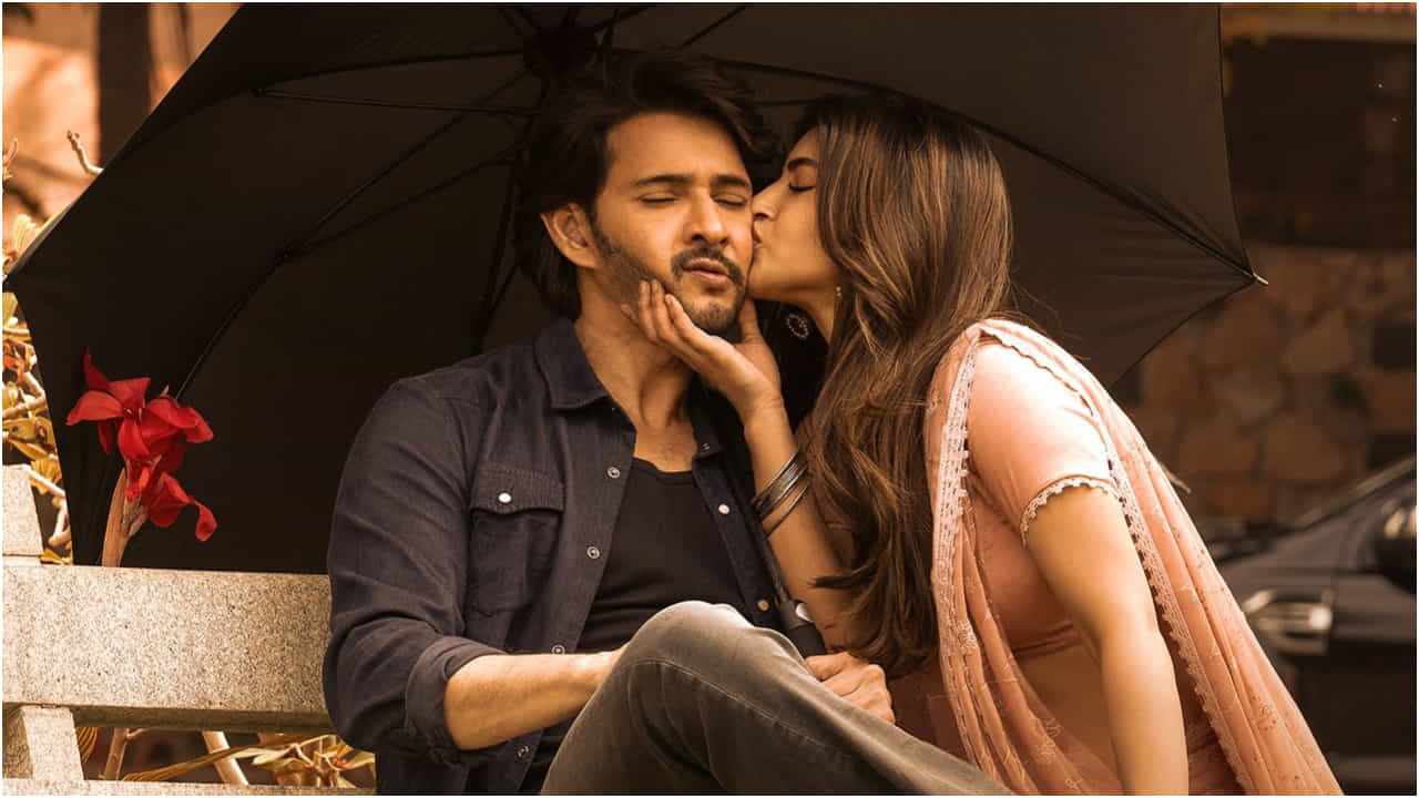 ಮಹೇಶ್ ಬಾಬು ಕೆನ್ನೆಗೆ ಮುತ್ತಿಟ್ಟ ಶ್ರೀಲೀಲಾ; ‘ಗುಂಟೂರು ಖಾರಂ’ ಚಿತ್ರದಿಂದ ಸಿಗಲಿದೆ ಇನ್ನಷ್ಟು ಸರ್ಪ್ರೈಸ್ ಮಹೇಶ್ ಬಾಬು ಕೆನ್ನೆಗೆ ಮುತ್ತಿಟ್ಟ ಶ್ರೀಲೀಲಾ; ‘ಗುಂಟೂರು ಖಾರಂ’ ಚಿತ್ರದಿಂದ ಸಿಗಲಿದೆ ಇನ್ನಷ್ಟು ಸರ್ಪ್ರೈಸ್