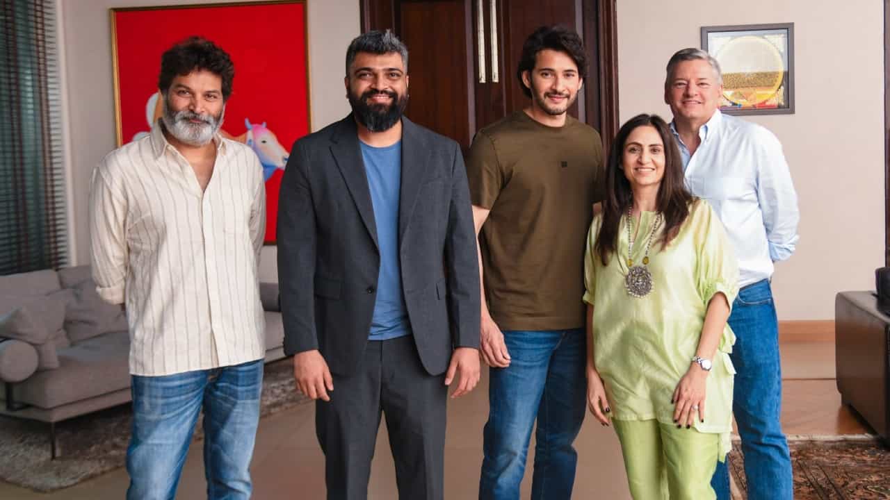 ಹೈದರಾಬಾದ್ಗೆ ಬಂದು ಮಹೇಶ್ ಬಾಬು ಜೊತೆ ಕಾಫಿ ಕುಡಿದ ನೆಟ್ಫ್ಲಿಕ್ಸ್ ಸಿಇಒ ಹೈದರಾಬಾದ್ಗೆ ಬಂದು ಮಹೇಶ್ ಬಾಬು ಜೊತೆ ಕಾಫಿ ಕುಡಿದ ನೆಟ್ಫ್ಲಿಕ್ಸ್ ಸಿಇಒ