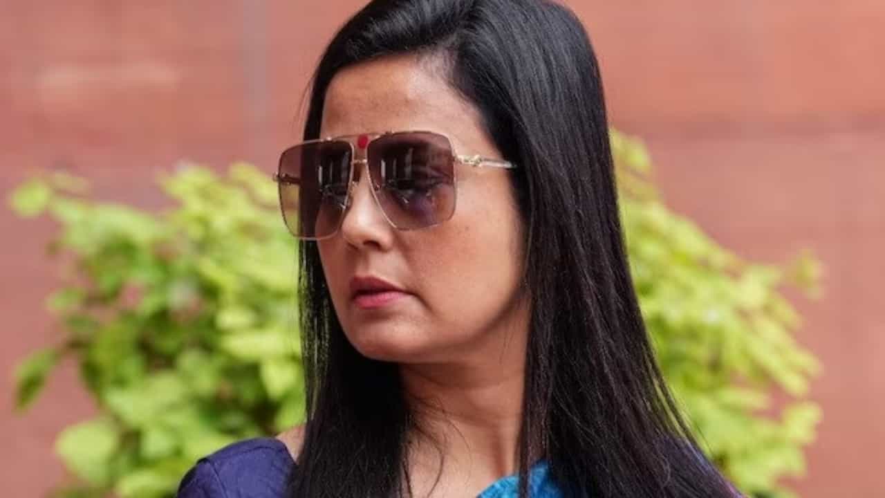 ಪ್ರಶ್ನೆಗಾಗಿ ನಗದು ಪ್ರಕರಣ: ಮಹುವಾ ಮೊಯಿತ್ರಾ ಕುರಿತ ನೈತಿಕ ಸಮಿತಿ ವರದಿ ಲೋಕಸಭೆಯಲ್ಲಿ ಮಂಡನೆ ಪ್ರಶ್ನೆಗಾಗಿ ನಗದು ಪ್ರಕರಣ: ಮಹುವಾ ಮೊಯಿತ್ರಾ ಕುರಿತ ನೈತಿಕ ಸಮಿತಿ ವರದಿ ಲೋಕಸಭೆಯಲ್ಲಿ ಮಂಡನೆ