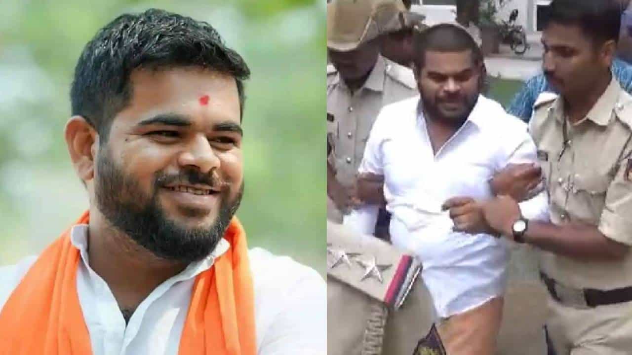 ಅಪಘಾತವನ್ನು ಕೊಲೆ ಯತ್ನ ಎಂದಿದ್ದ ಬಿಜೆಪಿ ಮುಖಂಡ ಮಣಿಕಂಠ ರಾಠೋಡ್ ಪೊಲೀಸ್ ವಶಕ್ಕೆ ಅಪಘಾತವನ್ನು ಕೊಲೆ ಯತ್ನ ಎಂದಿದ್ದ ಬಿಜೆಪಿ ಮುಖಂಡ ಮಣಿಕಂಠ ರಾಠೋಡ್ ಪೊಲೀಸ್ ವಶಕ್ಕೆ