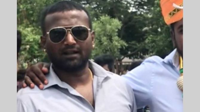 ಸಚಿವ ರಾಮಲಿಂಗಾರೆಡ್ಡಿ ಮನೆಯ ಎದುರೇ ವ್ಯಕ್ತಿಯ ಬರ್ಬರ ಹತ್ಯೆ ಸಚಿವ ರಾಮಲಿಂಗಾರೆಡ್ಡಿ ಮನೆಯ ಎದುರೇ ವ್ಯಕ್ತಿಯ ಬರ್ಬರ ಹತ್ಯೆ