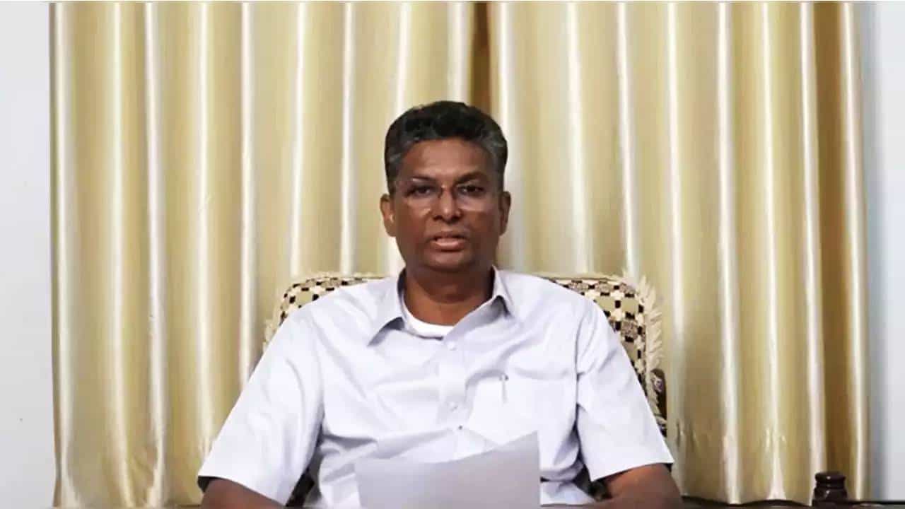 ಬೆಳಗಾವಿ ಮಹಿಳೆ ಮೇಲೆ ಹಲ್ಲೆ ಪ್ರಕರಣ; ಸಂತ್ರಸ್ತೆ ಕುಟುಂಬಕ್ಕೆ 5 ಲಕ್ಷ ರೂ. ಪರಿಹಾರದ ಚೆಕ್ ವಿತರಿಸಿದ ಸಚಿವ ಸತೀಶ್​ ಜಾರಕಿಹೊಳಿ