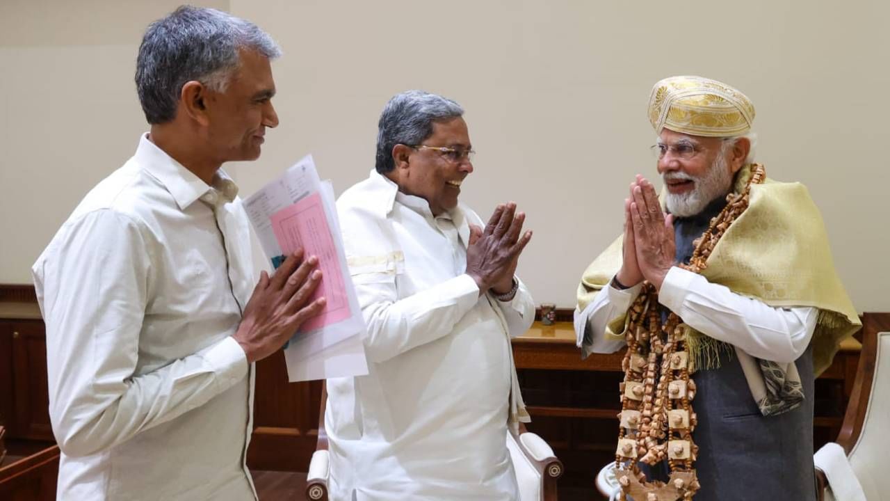 ಪ್ರಧಾನಿ ನರೇಂದ್ರ ಮೋದಿ ಭೇಟಿಯಾದ ಸಿಎಂ ಸಿದ್ದರಾಮಯ್ಯ, 18,177 ಕೋಟಿ ರೂ. ಪರಿಹಾರ ಬಿಡುಗಡೆ ಮಾಡುವಂತೆ ಮನವಿ