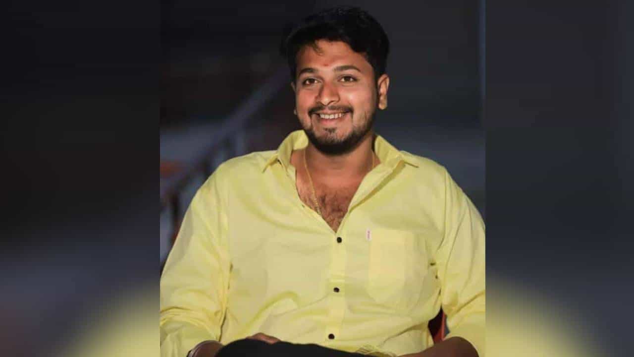 ಕಲಬುರಗಿ: ಕಾಂಗ್ರೆಸ್ ಮುಖಂಡ ಬಸವರಾಜ್ ಚೌಲ್ ಪುತ್ರನ ಬರ್ಬರ ಕೊಲೆ, ನಡು ರಸ್ತೆಯಲ್ಲಿ ಚಾಕು ಇರಿದು ಹತ್ಯೆ ಕಲಬುರಗಿ: ಕಾಂಗ್ರೆಸ್ ಮುಖಂಡ ಬಸವರಾಜ್ ಚೌಲ್ ಪುತ್ರನ ಬರ್ಬರ ಕೊಲೆ, ನಡು ರಸ್ತೆಯಲ್ಲಿ ಚಾಕು ಇರಿದು ಹತ್ಯೆ