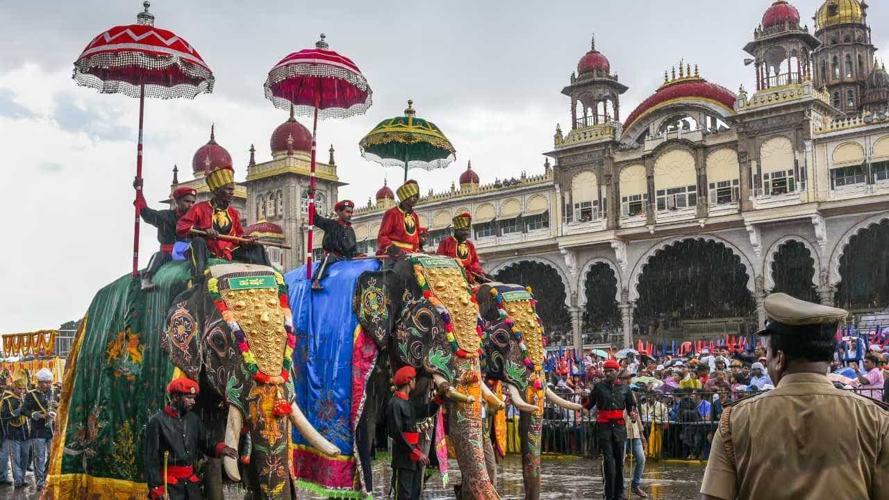 ಮೈಸೂರು ದಸರಾ ವೆಚ್ಚ ಪಟ್ಟಿ ಬಿಡುಗಡೆ: ಸರಳ ಎನ್ನುತ್ತಲೇ ಕಳೆದ ಬಾರಿಗಿಂತ ಹೆಚ್ಚು ಖರ್ಚು ಮೈಸೂರು ದಸರಾ ವೆಚ್ಚ ಪಟ್ಟಿ ಬಿಡುಗಡೆ: ಸರಳ ಎನ್ನುತ್ತಲೇ ಕಳೆದ ಬಾರಿಗಿಂತ ಹೆಚ್ಚು ಖರ್ಚು