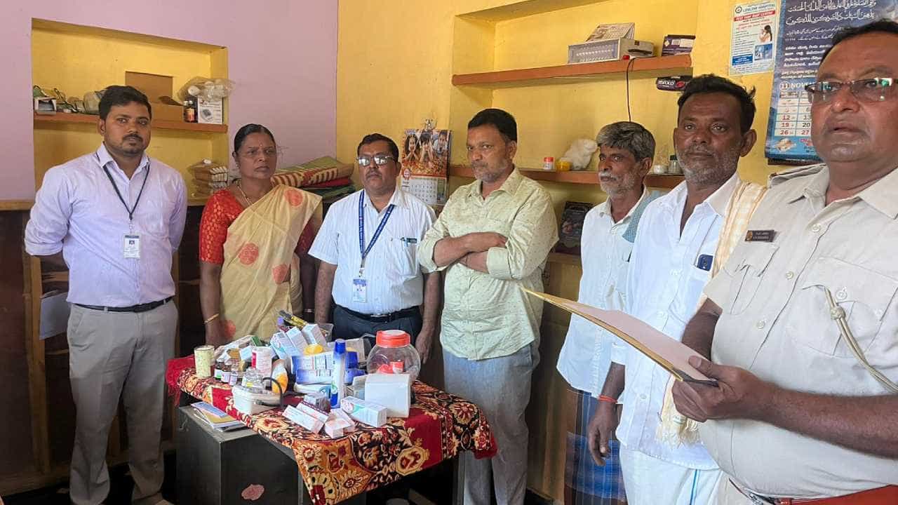 ಬಳ್ಳಾರಿಯಲ್ಲೊಬ್ಬ ನಕಲಿ ವೈದ್ಯನ ಬಂಧನ: ಔಷಧಿ, ಉಪಕರಣಗಳು ವಶಕ್ಕೆ ಬಳ್ಳಾರಿಯಲ್ಲೊಬ್ಬ ನಕಲಿ ವೈದ್ಯನ ಬಂಧನ: ಔಷಧಿ, ಉಪಕರಣಗಳು ವಶಕ್ಕೆ