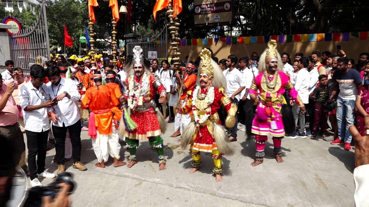 ಕನ್ನಡ ಮತ್ತು ಸಂಸ್ಕೃತಿ ಇಲಾಖೆಯು ರವೀಂದ್ರ ಕಲಾಕ್ಷೇ‌ತ್ರದ ಆವರಣದಲ್ಲಿ ‘ನಮ್ಮ ಜಾತ್ರೆ’ ಹಮ್ಮಿಕೊಂಡಿದೆ, ಮೊದಲ ದಿನ ನಮ್ಮ ಜಾತ್ರೆ ಹಬ್ಬ ಭರ್ಜರಿ ರೆಸ್ಪಾನ್ಸ್ ಸಿಕ್ಕಿದೆ. ಶನಿವಾರ ಮತ್ತು ಭಾನುವಾರ ನಡೆಯಬೇಕಿದ್ದ ಈ ಜಾತ್ರೆಯನ್ನು ಚಲನಚಿತ್ರ ನಟಿ ಲೀಲಾವತಿ ಅವರ ನಿಧನದಿಂದ ಒಂದು ದಿನ ಮುಂದೂಡಲಾಗಿತ್ತು. 