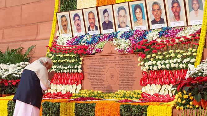 ಸಂಸತ್ ದಾಳಿಗೆ 22 ವರ್ಷ: ಹುತಾತ್ಮ ಯೋಧರಿಗೆ ಶ್ರದ್ಧಾಂಜಲಿ ಸಲ್ಲಿಸಿದ ಮೋದಿ