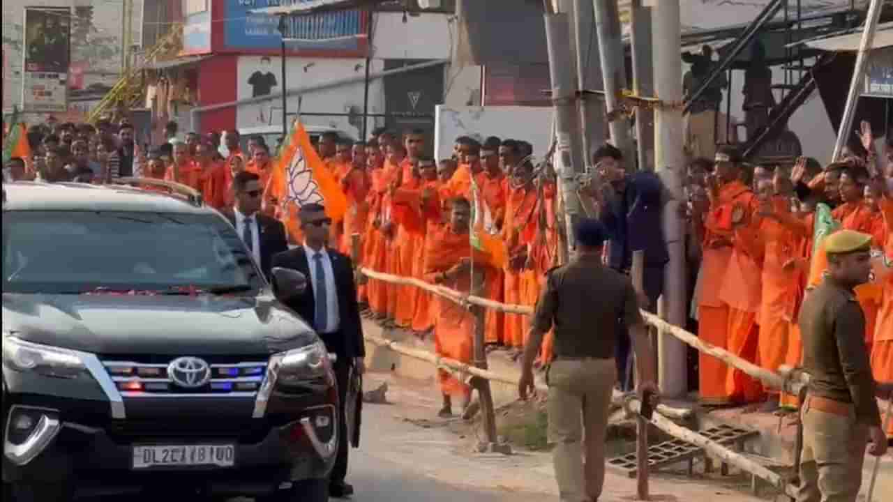 ವಾರಾಣಸಿಯಲ್ಲಿ ನರೇಂದ್ರ ಮೋದಿಗೆ ಭವ್ಯ ಸ್ವಾಗತ; ವಿಕಸಿತ ಭಾರತ ಸಂಕಲ್ಪ ಯಾತ್ರೆ ಉದ್ದೇಶಿಸಿ ಮಾತನಾಡಿದ ಪ್ರಧಾನಿ