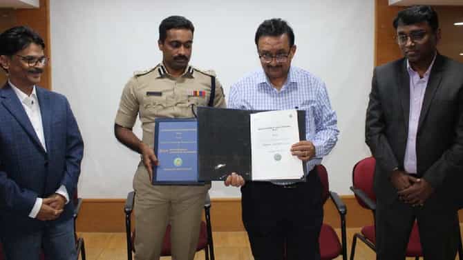 ಟ್ರಾಫಿಕ್ ಪೊಲೀಸರೊಂದಿಗೆ ಕೈಜೋಡಿಸಿದ ಎನ್ಎಂಐಟಿ
