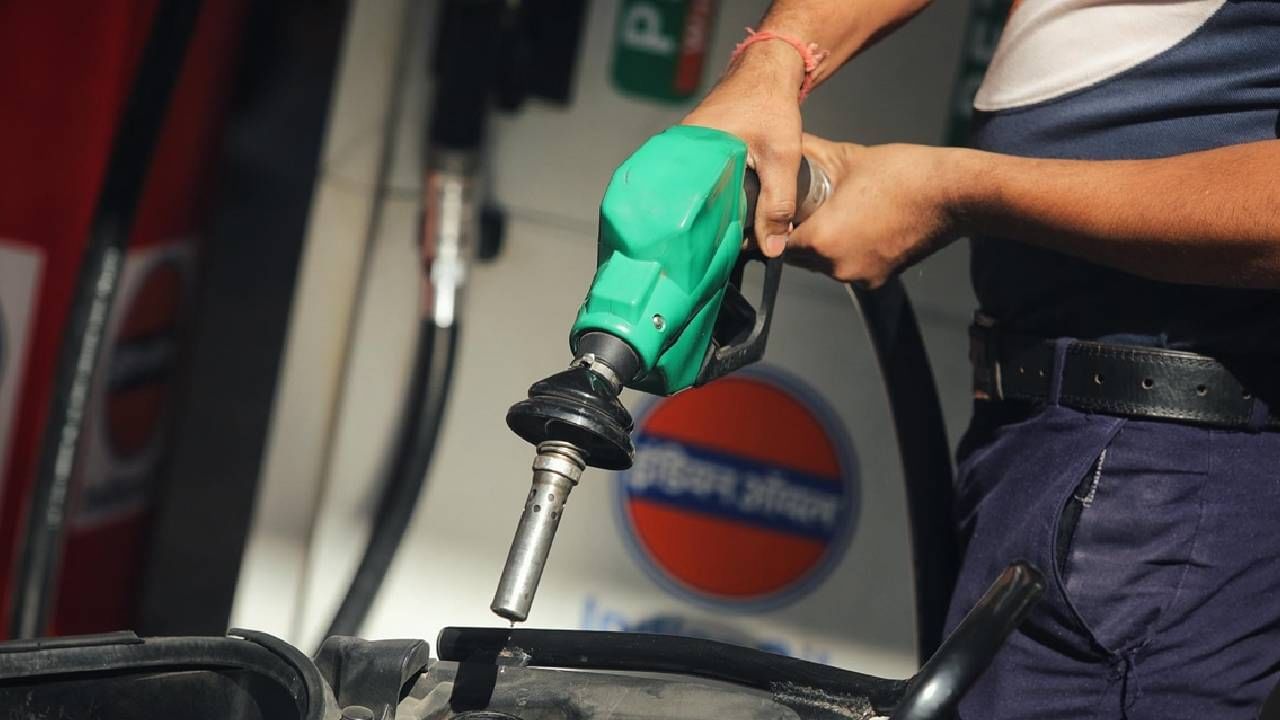 Petrol Price on December 10: ಬೆಂಗಳೂರು ಸೇರಿ ದೇಶದ ಪ್ರಮುಖ ನಗರಗಳಲ್ಲಿ ಡಿಸೆಂಬರ್ 10 ರಂದು ಪೆಟ್ರೋಲ್, ಡೀಸೆಲ್ ದರ ಎಷ್ಟಿದೆ, ವಿವರ ಇಲ್ಲಿದೆ