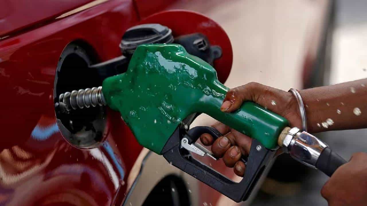 Petrol Diesel Price on December 27: ದೇಶದ ಪ್ರಮುಖ ನಗರಗಳಲ್ಲಿ ಡಿ.27 ರಂದು ಪೆಟ್ರೋಲ್, ಡೀಸೆಲ್ ದರ ಎಷ್ಟಿದೆ?, ಮಾಹಿತಿ ಇಲ್ಲಿದೆ Petrol Diesel Price on December 27: ದೇಶದ ಪ್ರಮುಖ ನಗರಗಳಲ್ಲಿ ಡಿ.27 ರಂದು ಪೆಟ್ರೋಲ್, ಡೀಸೆಲ್ ದರ ಎಷ್ಟಿದೆ?, ಮಾಹಿತಿ ಇಲ್ಲಿದೆ