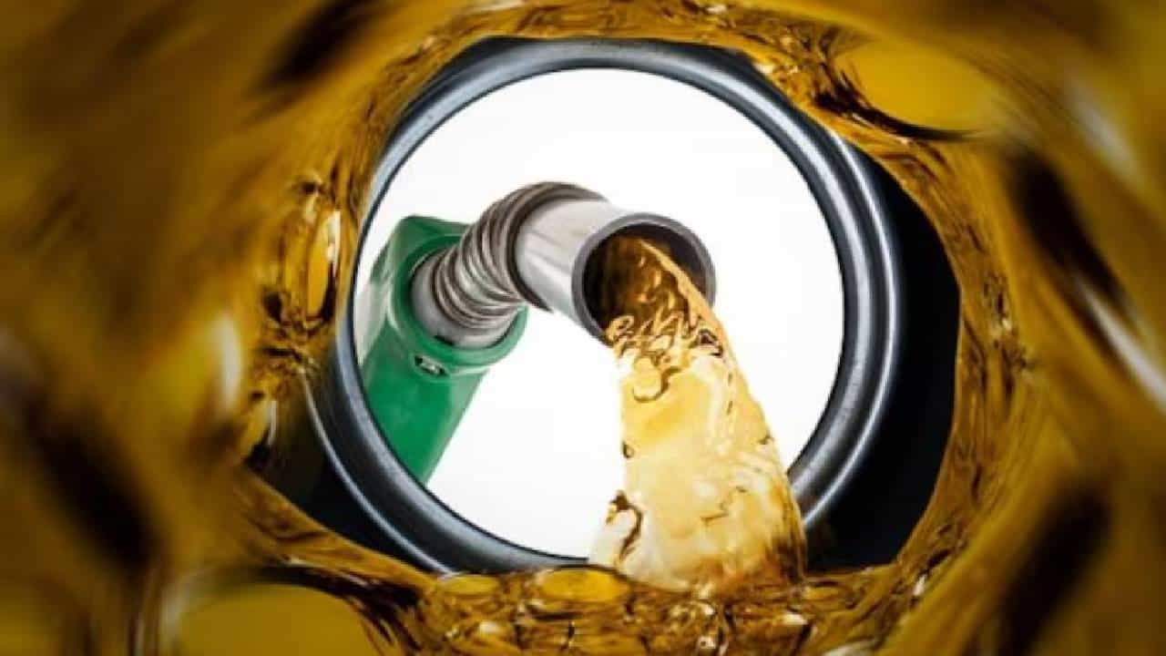 Petrol Diesel Price on December 31: ದೇಶದ ಪ್ರಮುಖ ನಗರಗಳಲ್ಲಿ ಡಿ.31 ರಂದು ಪೆಟ್ರೋಲ್, ಡೀಸೆಲ್ ದರ ಎಷ್ಟಿದೆ?, ಮಾಹಿತಿ ಇಲ್ಲಿದೆ Petrol Diesel Price on December 31: ದೇಶದ ಪ್ರಮುಖ ನಗರಗಳಲ್ಲಿ ಡಿ.31 ರಂದು ಪೆಟ್ರೋಲ್, ಡೀಸೆಲ್ ದರ ಎಷ್ಟಿದೆ?, ಮಾಹಿತಿ ಇಲ್ಲಿದೆ