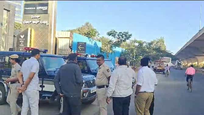 ಕರವೇಯಿಂದ ರ‍್ಯಾಲಿ, ಏರ್​ಪೋರ್ಟ್​ ರಸ್ತೆಯಲ್ಲಿ ಬಿಗಿ ಪೊಲೀಸ್ ಬಂದೋಬಸ್ತ್​​