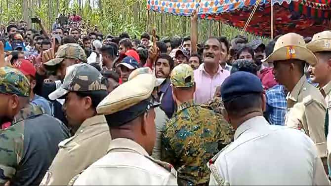 ಅರ್ಜುನ ಆನೆಯ ಅಂತ್ಯಕ್ರಿಯೆಗೆ ಸ್ಥಳೀಯರ ವಿರೋಧ;ಪೊಲೀಸರಿಂದ ಲಾಠಿ ಚಾರ್ಜ್​