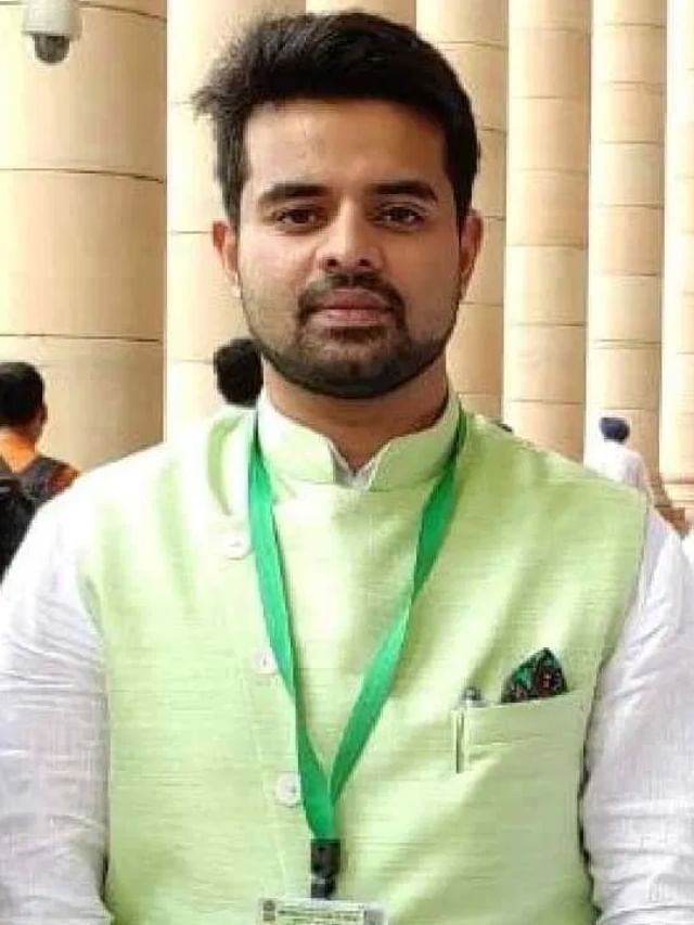 ಹಾಸನ ಲೋಕಸಭಾ ಕ್ಷೇತ್ರಕ್ಕೆ ಪ್ರಜ್ವಲ್ ರೇವಣ್ಣ ಜೆಡಿಎಸ್ ಅಭ್ಯರ್ಥಿ: ಹೆಚ್​ಡಿ ದೇವೇಗೌಡ ಘೋಷಣೆ