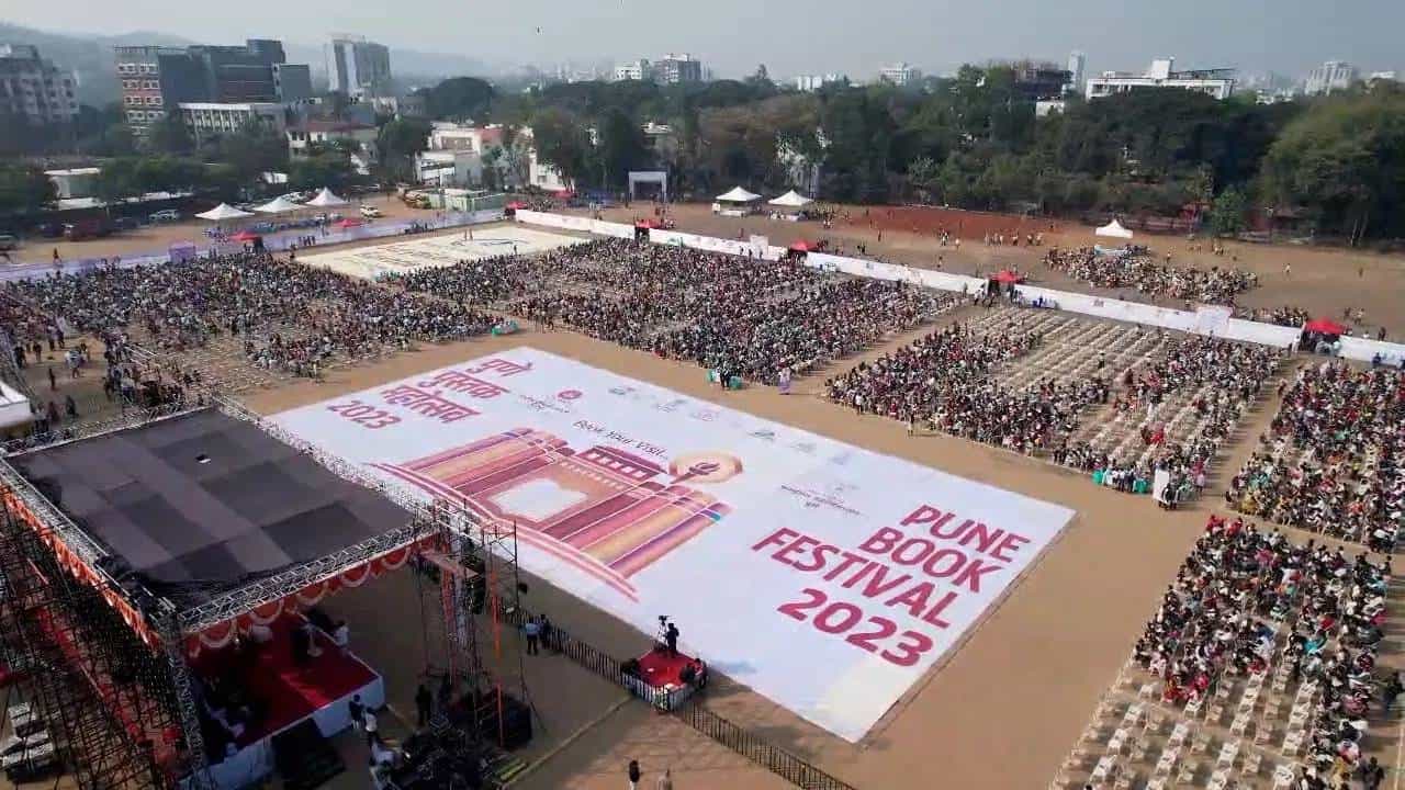 ಚೀನಾದ ದಾಖಲೆ ಮುರಿದ ಪುಣೆ: 3,066 ಪೋಷಕರು ಏಕಕಾಲದಲ್ಲಿ ಕಥೆ ಹೇಳುವ ಮೂಲಕ ವಿಶ್ವ ದಾಖಲೆ ನಿರ್ಮಿಸಿದ್ದಾರೆ! ಚೀನಾದ ದಾಖಲೆ ಮುರಿದ ಪುಣೆ: 3,066 ಪೋಷಕರು ಏಕಕಾಲದಲ್ಲಿ ಕಥೆ ಹೇಳುವ ಮೂಲಕ ವಿಶ್ವ ದಾಖಲೆ ನಿರ್ಮಿಸಿದ್ದಾರೆ!