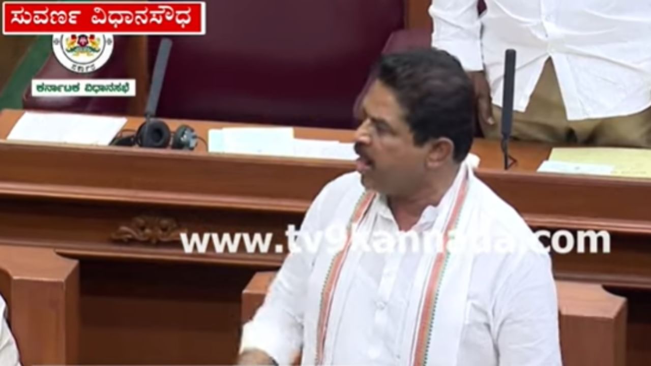 Belagavi session: ಸದನದಲ್ಲಿ ಗದ್ದಲಕ್ಕೆ ಕಾರಣವಾಯ್ತು ಮುಸ್ಲಿಮರ ಬಜೆಟ್ ಹೆಚ್ಚಳ ಕುರಿತ ಸಿದ್ದರಾಮಯ್ಯ ಹೇಳಿಕೆ Belagavi session: ಸದನದಲ್ಲಿ ಗದ್ದಲಕ್ಕೆ ಕಾರಣವಾಯ್ತು ಮುಸ್ಲಿಮರ ಬಜೆಟ್ ಹೆಚ್ಚಳ ಕುರಿತ ಸಿದ್ದರಾಮಯ್ಯ ಹೇಳಿಕೆ