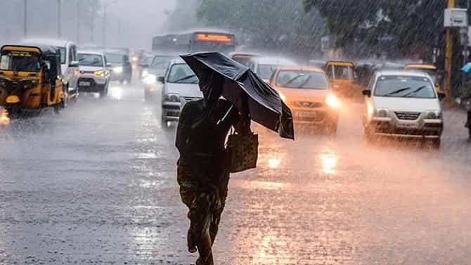 ಭಾರೀ ಮಳೆಗೆ ತತ್ತರಿಸಿದ ತಮಿಳುನಾಡು: ರೈಲು, ವಿಮಾನ ಸಂಚಾರದಲ್ಲಿ ವ್ಯತ್ಯಯ