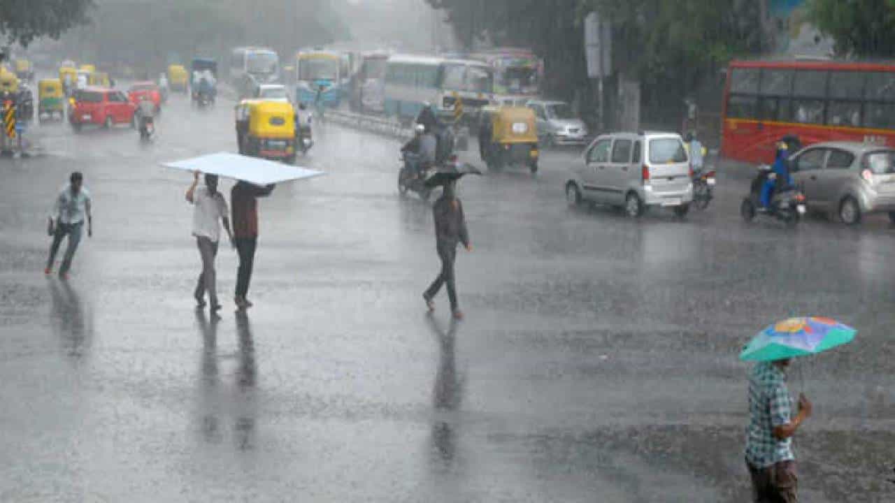 Karnataka Weather: ಹವಾಮಾನ ವರದಿ: ಡಿಸೆಂಬರ್ 9 ರಿಂದ ನಾಲ್ಕು ದಿನ ಕರ್ನಾಟಕದ ಈ ಜಿಲ್ಲೆಗಳಲ್ಲಿ ಮಳೆ Karnataka Weather: ಹವಾಮಾನ ವರದಿ: ಡಿಸೆಂಬರ್ 9 ರಿಂದ ನಾಲ್ಕು ದಿನ ಕರ್ನಾಟಕದ ಈ ಜಿಲ್ಲೆಗಳಲ್ಲಿ ಮಳೆ