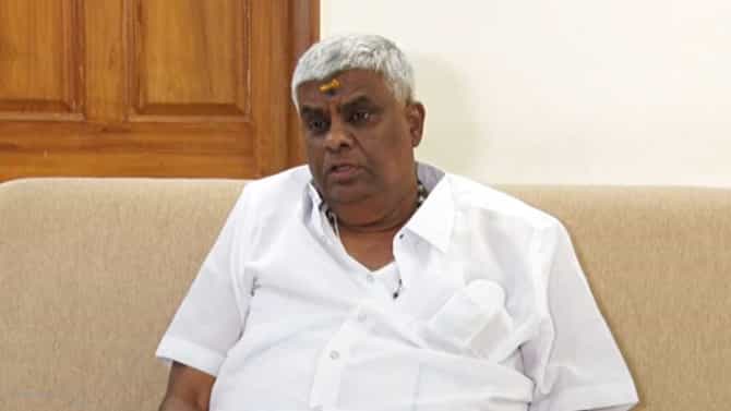 ಆಸ್ತಿ ಬರೆಸಿಕೊಂಡ ಆರೋಪ ಕೇಸ್​: ಇದರ ಹಿಂದೆ ರಾಜಕೀಯವಿದೆ: ಹೆಚ್​ಡಿ ರೇವಣ್ಣ