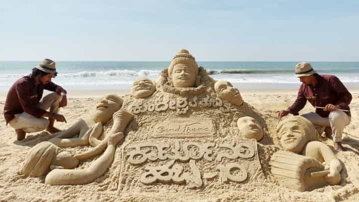 ಉಡುಪಿ ಕಾರ್ಟೂನ್ ಹಬ್ಬಕ್ಕೆ ವಿಭಿನ್ನವಾಗಿ ಶುಭ ಕೋರಿದ ಮರಳು ಶಿಲ್ಪ ಕಲಾವಿದ ಉಡುಪಿ ಕಾರ್ಟೂನ್ ಹಬ್ಬಕ್ಕೆ ವಿಭಿನ್ನವಾಗಿ ಶುಭ ಕೋರಿದ ಮರಳು ಶಿಲ್ಪ ಕಲಾವಿದ
