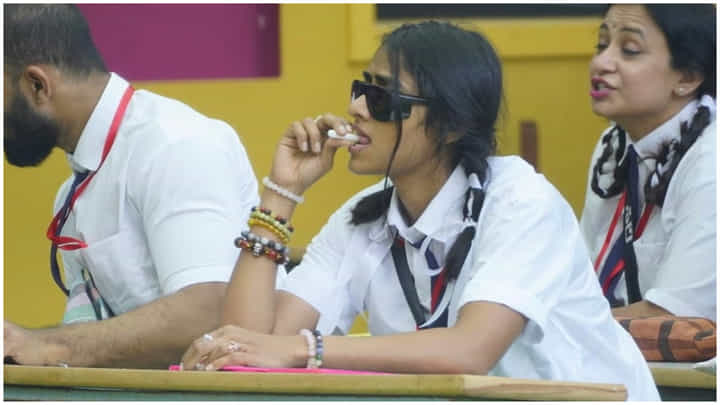 ಸಂಗೀತಾ ಶೃಂಗೇರಿ ಮಾಡಿದ ತಪ್ಪಿನಿಂದ ಬಿಗ್ ಬಾಸ್ ಮನೆ ಮಂದಿಗೆ ಉಪವಾಸವೇ ಗತಿ ಸಂಗೀತಾ ಶೃಂಗೇರಿ ಮಾಡಿದ ತಪ್ಪಿನಿಂದ ಬಿಗ್ ಬಾಸ್ ಮನೆ ಮಂದಿಗೆ ಉಪವಾಸವೇ ಗತಿ