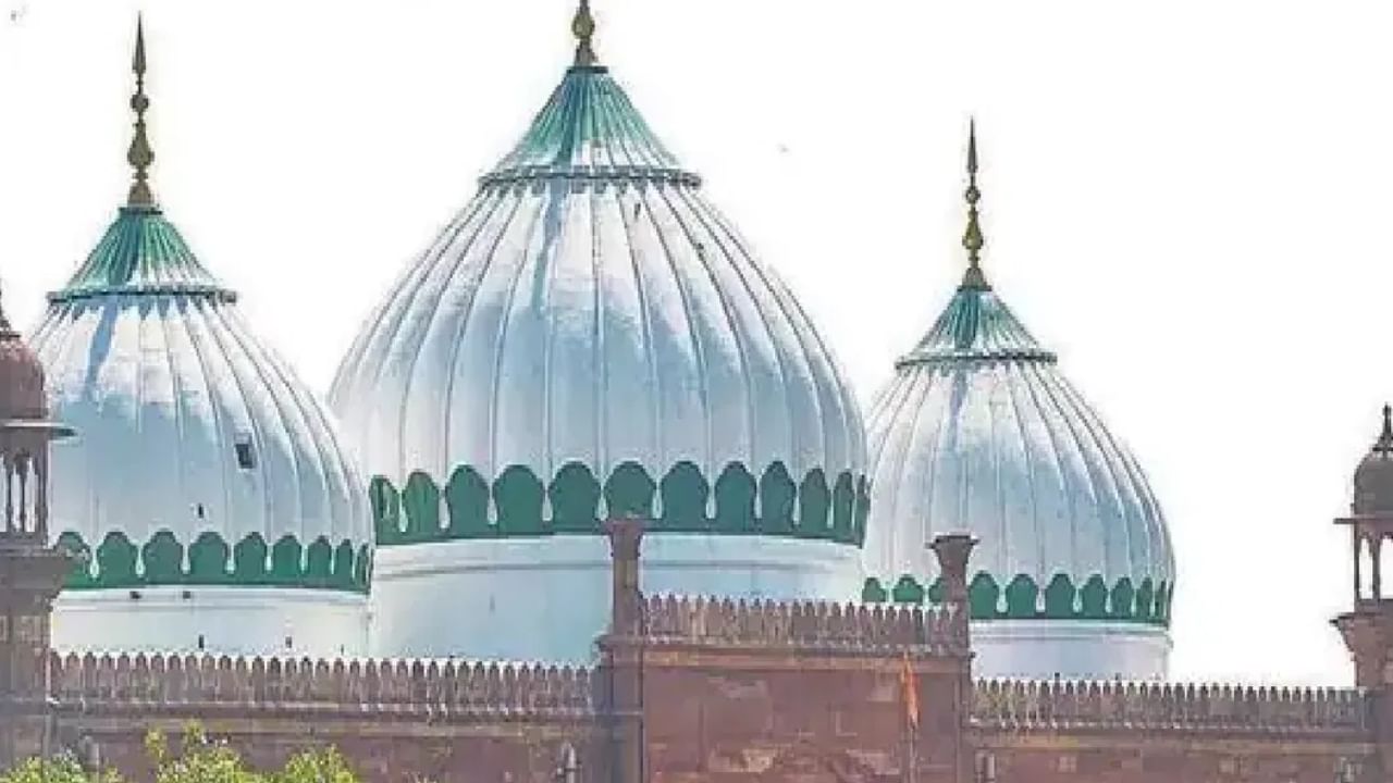 ಕೃಷ್ಣ ಜನ್ಮಭೂಮಿ ವಿವಾದ: ಮಥುರಾದ ಶಾಹಿ ಈದ್ಗಾ ಮಸೀದಿಯಲ್ಲಿ ಸಮೀಕ್ಷೆಗೆ ಅಲಹಾಬಾದ್ ಹೈಕೋರ್ಟ್ ಅನುಮತಿ ಕೃಷ್ಣ ಜನ್ಮಭೂಮಿ ವಿವಾದ: ಮಥುರಾದ ಶಾಹಿ ಈದ್ಗಾ ಮಸೀದಿಯಲ್ಲಿ ಸಮೀಕ್ಷೆಗೆ ಅಲಹಾಬಾದ್ ಹೈಕೋರ್ಟ್ ಅನುಮತಿ