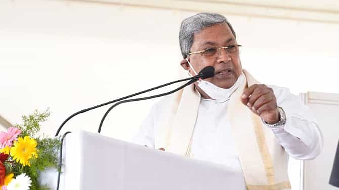 ವಿದ್ಯಾರ್ಥಿಗಳಿಂದ ಶೌಚಾಲಯ ಕ್ಲೀನಿಂಗ್: ಕಠಿಣ ಕ್ರಮಕ್ಕೆ ಸಿಎಂ ಸೂಚನೆ