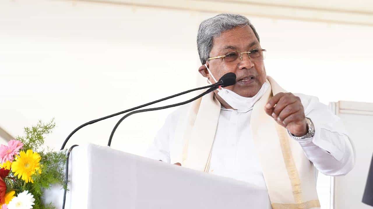 ದೇವರು-ಧರ್ಮದ ಹೆಸರಲ್ಲಿ ಕ್ಷುಲಕ ರಾಜಕೀಯ ಬಿಟ್ಟು ಜವಾಬ್ದಾರಿಯುತ ಕಾರ್ಯ ನಿರ್ವಹಿಸಿ -ಬಿಜೆಪಿಗೆ ಸಿಎಂ ಸಲಹೆ ದೇವರು-ಧರ್ಮದ ಹೆಸರಲ್ಲಿ ಕ್ಷುಲಕ ರಾಜಕೀಯ ಬಿಟ್ಟು ಜವಾಬ್ದಾರಿಯುತ ಕಾರ್ಯ ನಿರ್ವಹಿಸಿ -ಬಿಜೆಪಿಗೆ ಸಿಎಂ ಸಲಹೆ