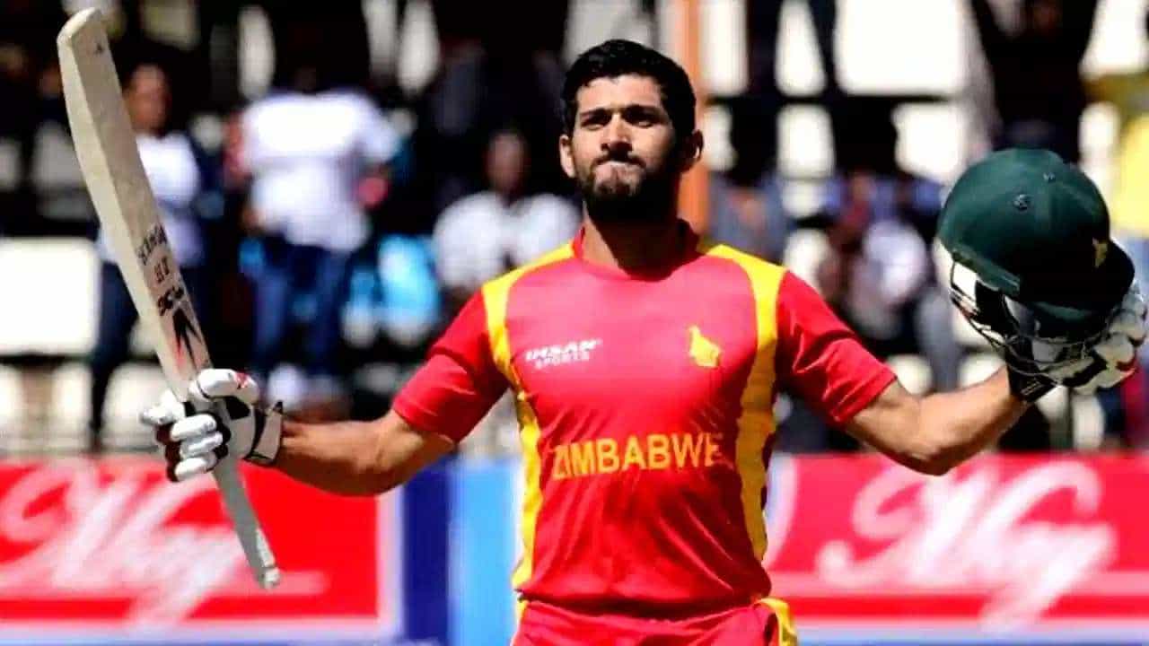 ಝಿಂಬಾಬ್ವೆ ತಂಡದ ಸ್ಟಾರ್ ಆಲ್ರೌಂಡರ್ ಸಿಕಂದರ್ ರಾಝ ಟಿ20 ಕ್ರಿಕೆಟ್ನಲ್ಲಿ ಹೊಸ ವಿಶ್ವ ದಾಖಲೆ ನಿರ್ಮಿಸಿದ್ದಾರೆ. ಅದು ಕೂಡ ಇದುವರೆಗೆ ಯಾರಿಂದಲೂ ಸಾಧ್ಯವಾಗದ ದಾಖಲೆ ಎಂಬುದು ವಿಶೇಷ.