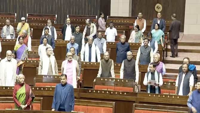 ಸದನದಲ್ಲಿ 1 ಗಂಟೆ ನಿಂತು ಧನ್ಖರ್​​ಗೆ ಬೆಂಬಲ ವ್ಯಕ್ತಪಡಿಸಿದ NDA ಸಂಸದರು