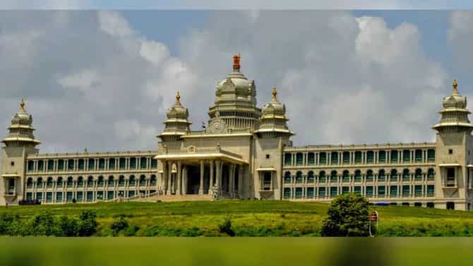 ಗ್ಯಾರಂಟಿಗೆ ಎಸ್​ಸಿ ಎಸ್​ಟಿ ಅನುದಾನ: ದಲಿತ ಸಂಘರ್ಷ ಸಮಿತಿ ಪ್ರತಿಭಟನೆ