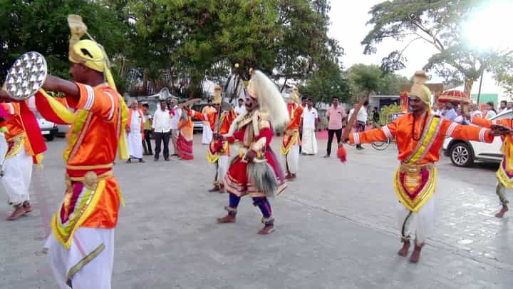 ಮಲೆನಾಡಿನಲ್ಲಿ ಸ್ವದೇಶಿ ಮೇಳದ ಕಲರವ; ಸ್ವದೇಶಿ ವಸ್ತುಗಳ ಬಳಕೆ ಮತ್ತು ಗ್ರಾಮೀಣ ಬದುಕಿನ ಸೊಗಡಿನ ಪ್ರದರ್ಶನ ಮಲೆನಾಡಿನಲ್ಲಿ ಸ್ವದೇಶಿ ಮೇಳದ ಕಲರವ; ಸ್ವದೇಶಿ ವಸ್ತುಗಳ ಬಳಕೆ ಮತ್ತು ಗ್ರಾಮೀಣ ಬದುಕಿನ ಸೊಗಡಿನ ಪ್ರದರ್ಶನ