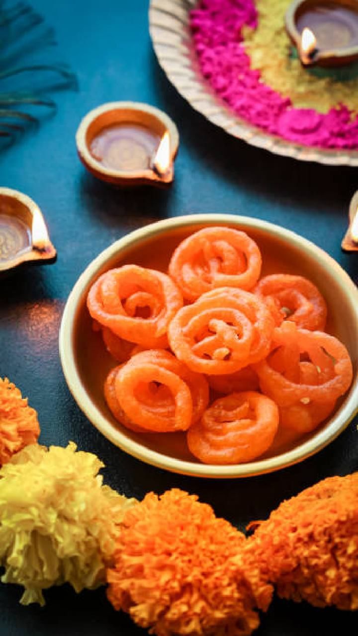 ಚಳಿಗಾಲವು ಬಹಳಷ್ಟು ಹಬ್ಬಗಳ ಸಮಯವಾಗಿದೆ. ಅಂದರೆ ಈ ಸಮಯದಲ್ಲಿ ಸಿಹಿ ತಿಂಡಿಗಳನ್ನು ತಿನ್ನುವುದು ಸಾಮಾನ್ಯ. ಇದು ತೂಕ ಹೆಚ್ಚಾಗಲು ಕಾರಣವಾಗುತ್ತದೆ. ಹಾಗೇ, ಉರಿಯೂತ ಮತ್ತು ಸಂಬಂಧಿತ ನೋವನ್ನು ಉಂಟುಮಾಡುತ್ತದೆ.
