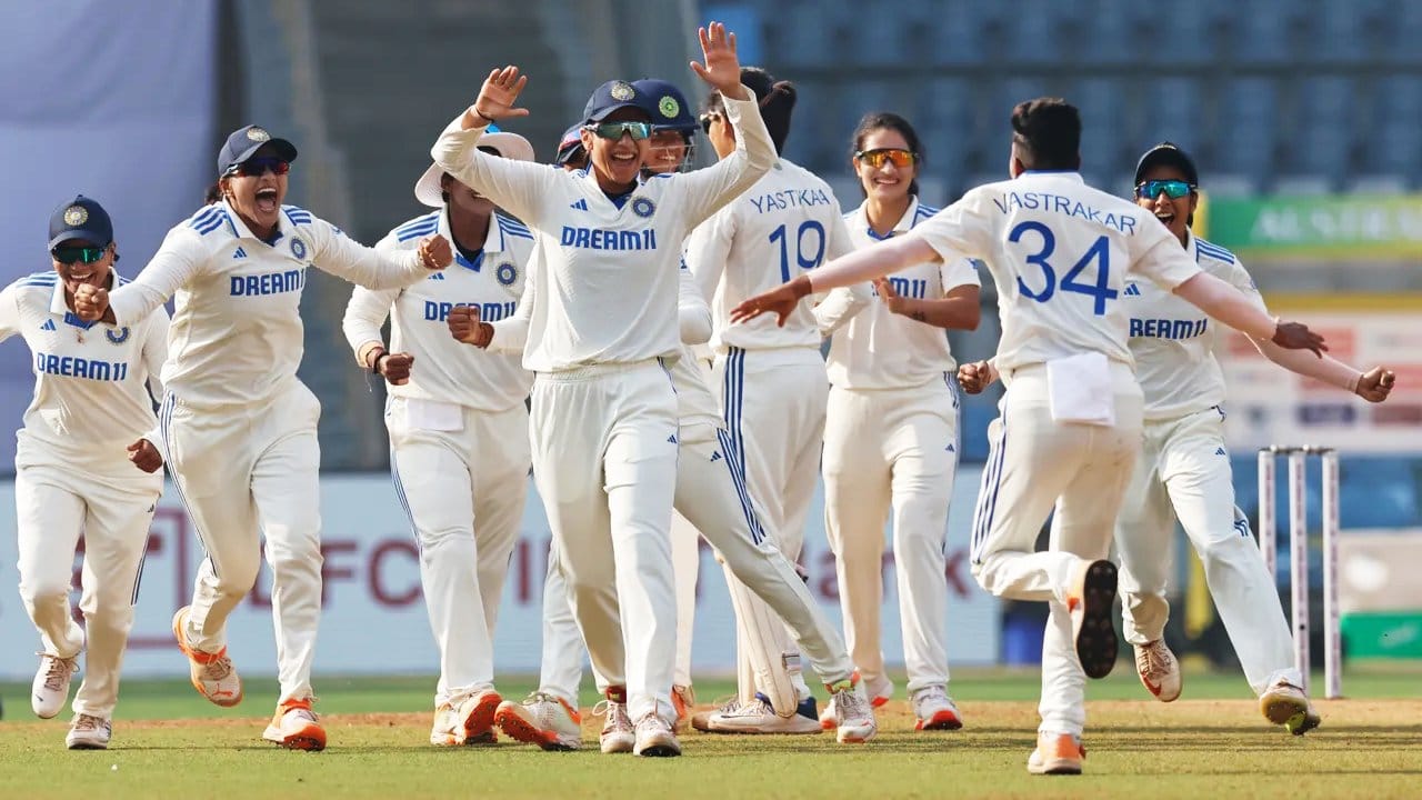 INDW vs AUSW: ಆಸ್ಟ್ರೇಲಿಯಾವನ್ನು ಬಗ್ಗು ಬಡಿದು ಹೊಸ ಇತಿಹಾಸ ನಿರ್ಮಿಸಿದ ಟೀಮ್ ಇಂಡಿಯಾ INDW vs AUSW: ಆಸ್ಟ್ರೇಲಿಯಾವನ್ನು ಬಗ್ಗು ಬಡಿದು ಹೊಸ ಇತಿಹಾಸ ನಿರ್ಮಿಸಿದ ಟೀಮ್ ಇಂಡಿಯಾ