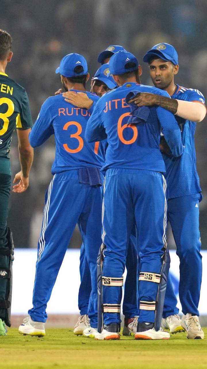 ಶುಕ್ರವಾರ ರಾಯ್‌ಪುರದಲ್ಲಿ ನಡೆದ ಆಸ್ಟ್ರೇಲಿಯಾ ವಿರುದ್ಧದ ನಾಲ್ಕನೇ ಟಿ20 ಪಂದ್ಯದಲ್ಲಿ ಭಾರತ 20 ರನ್'ಗಳ ಜಯ ಸಾಧಿಸುವ ಮೂಲಕ ಟಿ20 ಸರಣಿ ವಶಪಡಿಸಿಕೊಂಡಿದೆ.