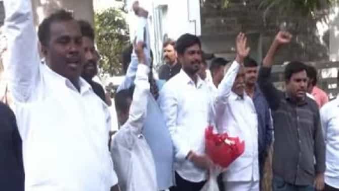 ತೆಲಂಗಾಣ: ಬಿಆರ್​ಎಸ್​ಗಿಂತ ಮುನ್ನಡೆ, ಕಾಂಗ್ರೆಸ್​ ಕಾರ್ಯಕರ್ತರಿಂದ ಸಂಭ್ರಮ
